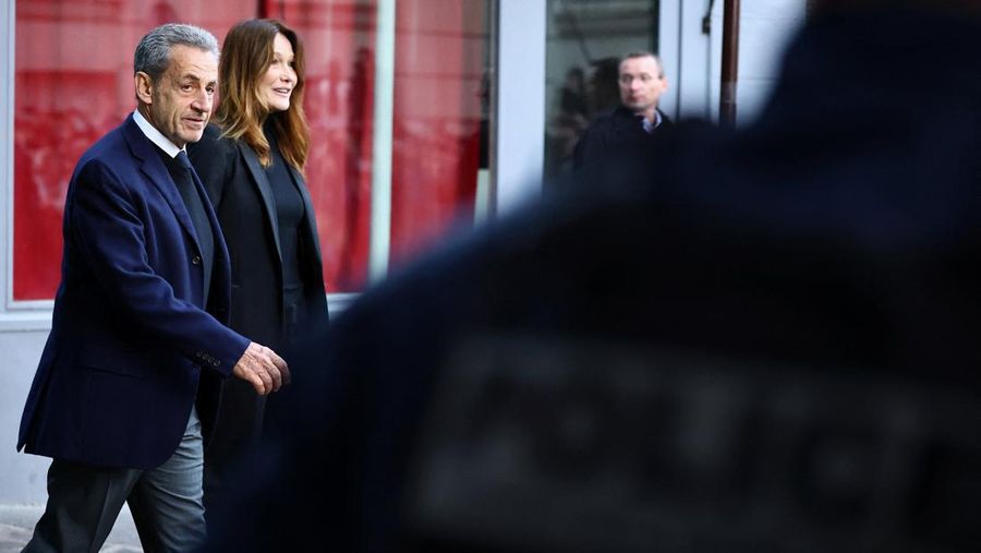 Eks Presiden Prancis Nicolas Sarkozy memulai hukuman penjara selama lima tahun pada Selasa (21/10) waktu setempat. (REUTERS/Benoit Tessier) Eks Presiden Prancis Nicolas Sarkozy memulai hukuman penjara selama lima tahun pada Selasa (21/10) waktu setempat. (REUTERS/Benoit Tessier)
