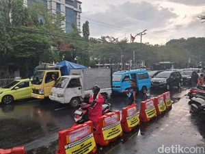 Jalan Ahmad Yani Macet Sore Ini Imbas Demo di Depan Polrestabes Makassar