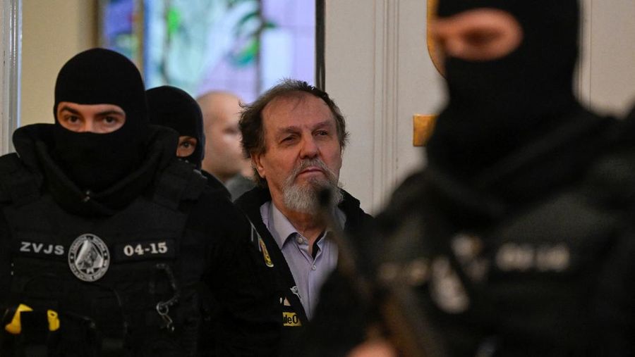 Juraj Cintula usai sidang putusan di Pengadilan Pidana Khusus, Banska Bystrica, Slovakia, Selasa (21/10/2025). (REUTERS/Radovan Stoklasa)/ Juraj Cintula usai sidang putusan di Pengadilan Pidana Khusus, Banska Bystrica, Slovakia, Selasa (21/10/2025). (REUTERS/Radovan Stoklasa)