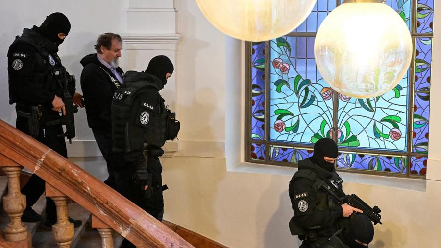 Juraj Cintula usai sidang putusan di Pengadilan Pidana Khusus, Banska Bystrica, Slovakia, Selasa (21/10/2025). (REUTERS/Radovan Stoklasa)/ Juraj Cintula usai sidang putusan di Pengadilan Pidana Khusus, Banska Bystrica, Slovakia, Selasa (21/10/2025). (REUTERS/Radovan Stoklasa)