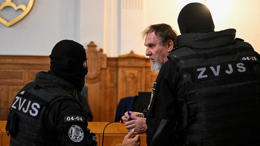 Juraj Cintula usai sidang putusan di Pengadilan Pidana Khusus, Banska Bystrica, Slovakia, Selasa (21/10/2025). (REUTERS/Radovan Stoklasa)/ Juraj Cintula usai sidang putusan di Pengadilan Pidana Khusus, Banska Bystrica, Slovakia, Selasa (21/10/2025). (REUTERS/Radovan Stoklasa)
