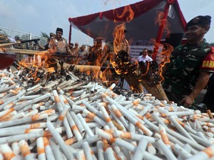 Cuma dalam 10 Bulan, Pemerintah Panen 1 Miliar Batang Rokok Ilegal!