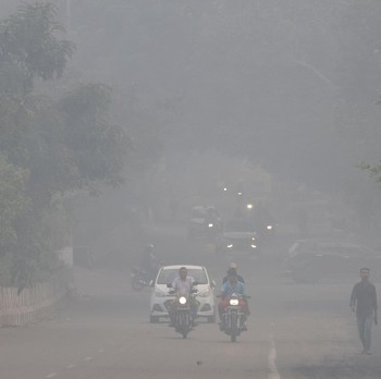 Potret India Terkepung Kabut Polusi Usai Perayaan Diwali