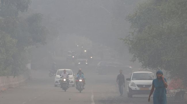 Potret India Terkepung Kabut Polusi Usai Perayaan Diwali