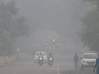 Potret India Terkepung Kabut Polusi Usai Perayaan Diwali