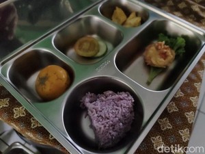 Sajian Unik MBG di Sukabumi, Nasinya Warna Ungu