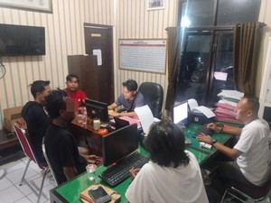 Petugas Satpol PP Dikeroyok Orang Mabuk Saat Tolong Pedagang di Cilacap