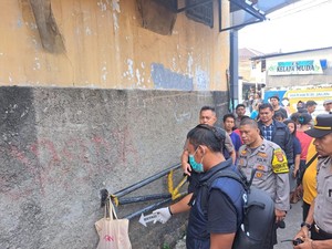 Plastik Berisi Jasad Bayi Digantung di Portal Gang Bekasi Sempat Dikira Sampah
