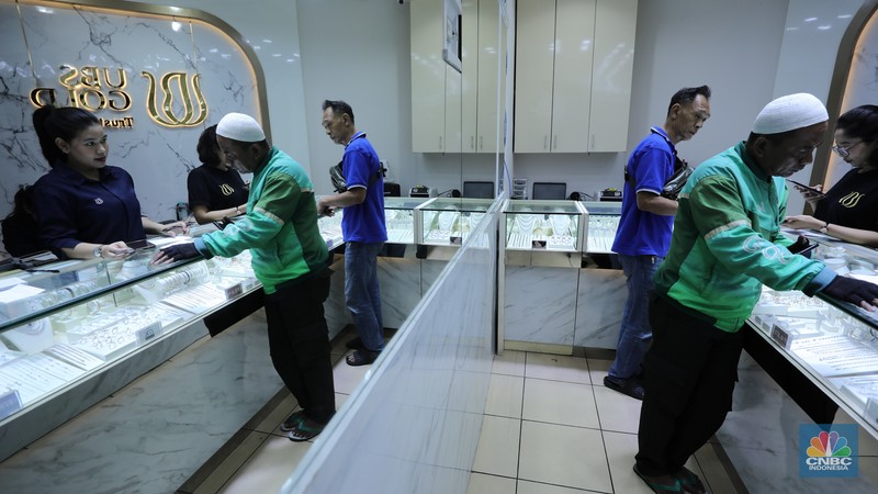 Penjualan emas UBS Gold di gerai kawasan Jakarta, Selasa (21/10/2025). (CNBC Indonesia/Tri Susilo) Penjualan emas UBS Gold di gerai kawasan Jakarta, Selasa (21/10/2025). (CNBC Indonesia/Tri Susilo)