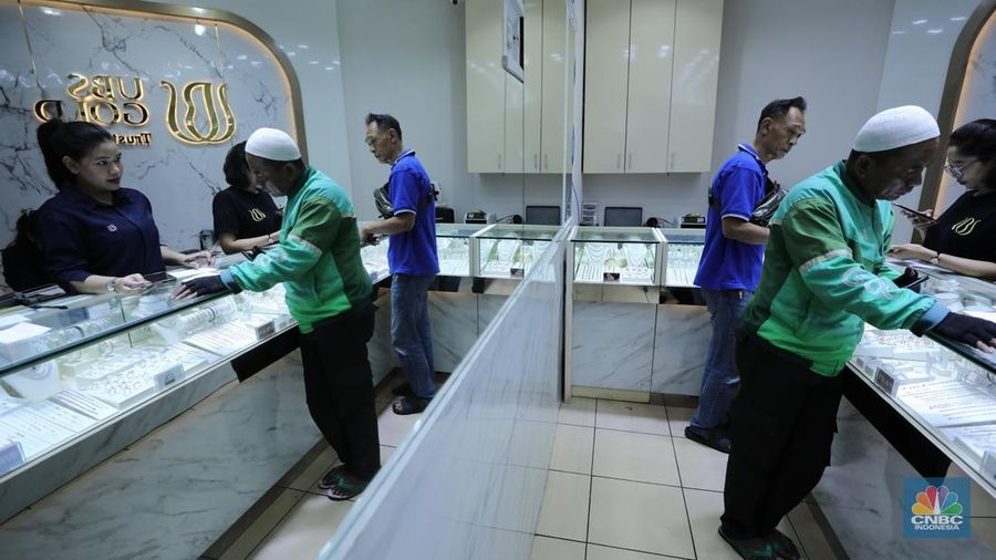 Penjualan emas UBS Gold di gerai kawasan Jakarta, Selasa (21/10/2025). (CNBC Indonesia/Tri Susilo) Penjualan emas UBS Gold di gerai kawasan Jakarta, Selasa (21/10/2025). (CNBC Indonesia/Tri Susilo)