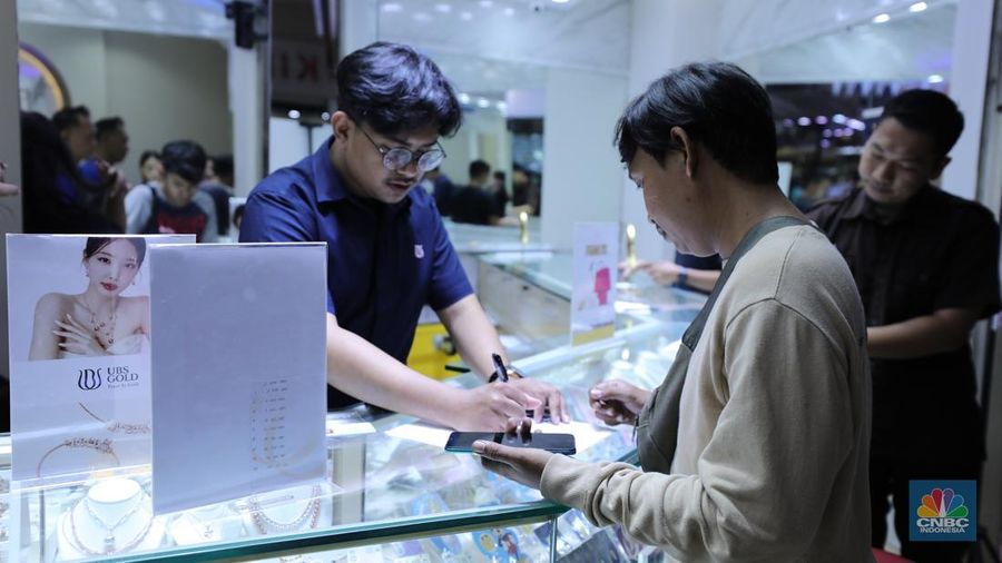 Penjualan emas UBS Gold di gerai kawasan Jakarta, Selasa (21/10/2025). (CNBC Indonesia/Tri Susilo) Penjualan emas UBS Gold di gerai kawasan Jakarta, Selasa (21/10/2025). (CNBC Indonesia/Tri Susilo)