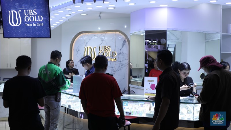Penjualan emas UBS Gold di gerai kawasan Jakarta, Selasa (21/10/2025). (CNBC Indonesia/Tri Susilo) Penjualan emas UBS Gold di gerai kawasan Jakarta, Selasa (21/10/2025). (CNBC Indonesia/Tri Susilo)
