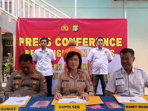Patah Hati Diputusin, Pria Berambut Oren Bakar Rumah Mantan Pacar