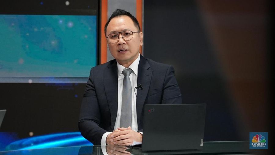 Sales Director Indonesia, Uptime Institute, Laurensius Susanto Then menyampaikan paparan dalam Road To CNBC Indonesia Awards 2025 dengan kategori Best Digital Ecosystem di Jakarta, Selasa (21/10/2025). (CNBC Indonesia/Tias Budiarto)