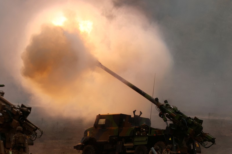 Sebuah howitzer gerak sendiri Caesar ditembakkan selama demonstrasi sebagai bagian dari Sebuah howitzer gerak sendiri Caesar ditembakkan selama demonstrasi sebagai bagian dari