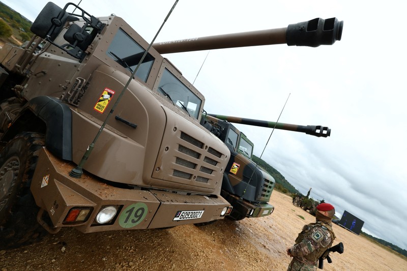 Sebuah howitzer gerak sendiri Caesar ditembakkan selama demonstrasi sebagai bagian dari Sebuah howitzer gerak sendiri Caesar ditembakkan selama demonstrasi sebagai bagian dari