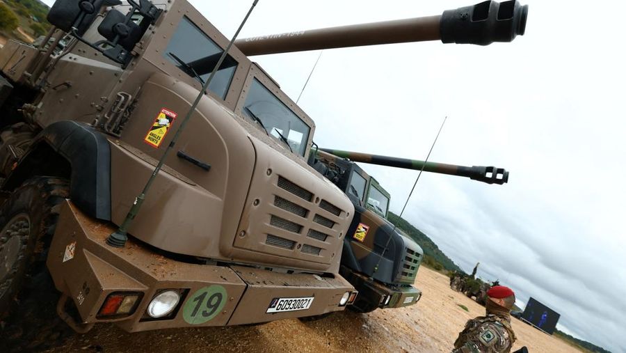 Sebuah howitzer gerak sendiri Caesar ditembakkan selama demonstrasi sebagai bagian dari Sebuah howitzer gerak sendiri Caesar ditembakkan selama demonstrasi sebagai bagian dari