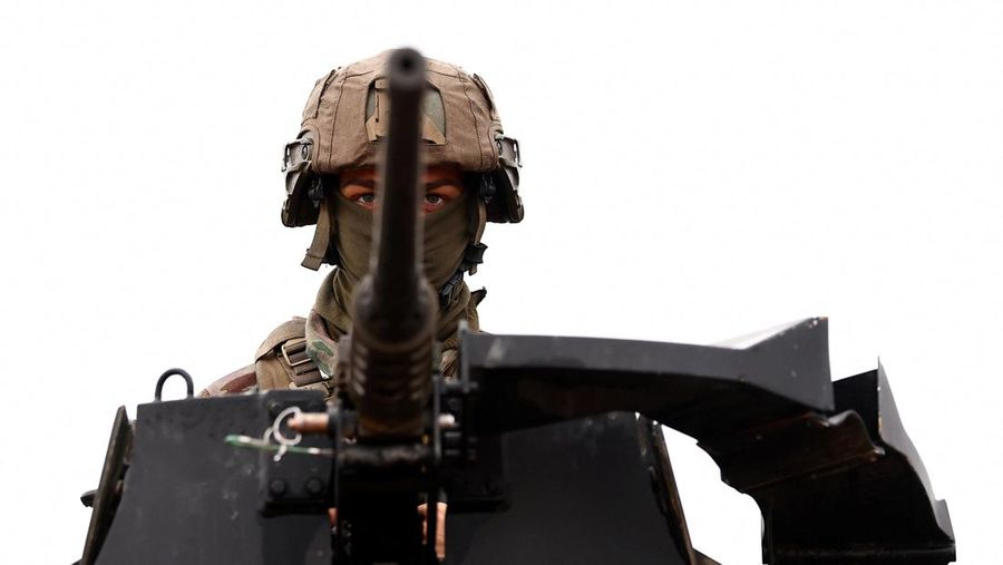 Sebuah howitzer gerak sendiri Caesar ditembakkan selama demonstrasi sebagai bagian dari 