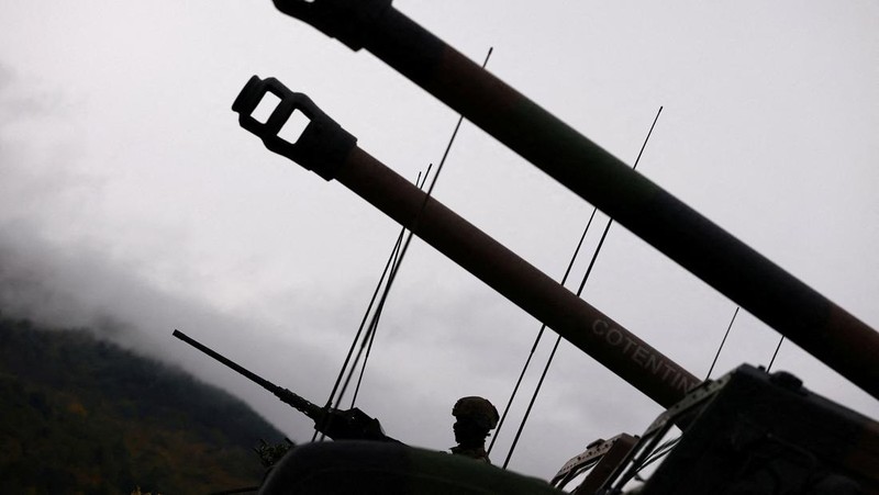 Sebuah howitzer gerak sendiri Caesar ditembakkan selama demonstrasi sebagai bagian dari 
