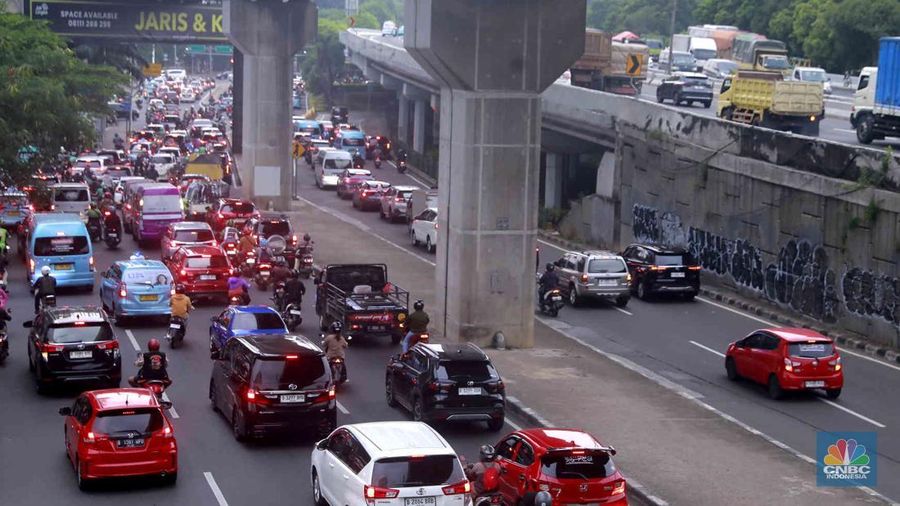 Suasana arus lalu lintas saat rekayasa Lalin Jl TB Simatupang-Lebak Bulus, Jakarta, Selasa (21/10/2025). (CNBC Indonesia/Muhammad Sabki) Suasana arus lalu lintas saat rekayasa Lalin Jl TB Simatupang-Lebak Bulus, Jakarta, Selasa (21/10/2025). (CNBC Indonesia/Muhammad Sabki)