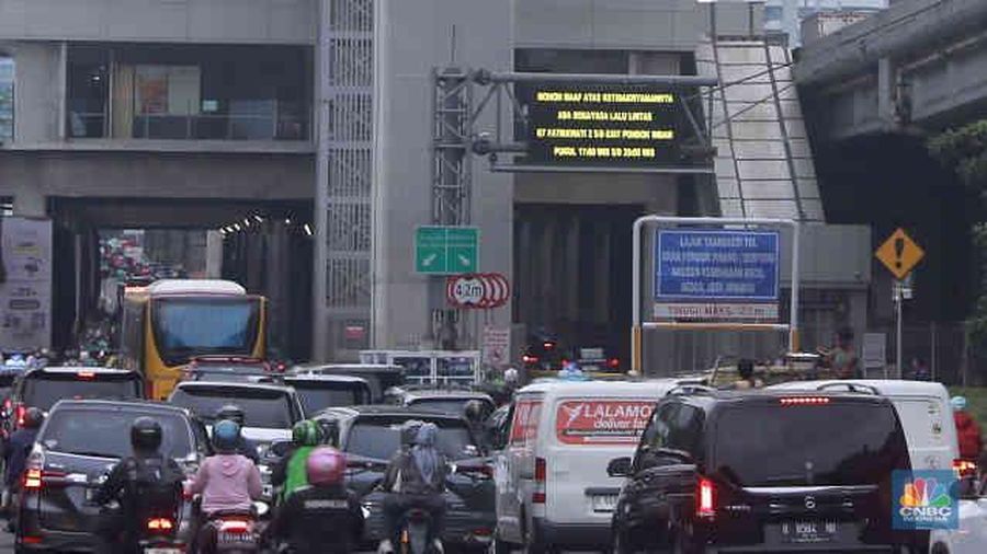 Suasana arus lalu lintas saat rekayasa Lalin Jl TB Simatupang-Lebak Bulus, Jakarta, Selasa (21/10/2025). (CNBC Indonesia/Muhammad Sabki) Suasana arus lalu lintas saat rekayasa Lalin Jl TB Simatupang-Lebak Bulus, Jakarta, Selasa (21/10/2025). (CNBC Indonesia/Muhammad Sabki)