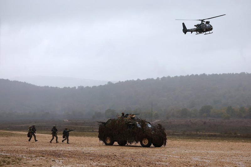 Sebuah howitzer gerak sendiri Caesar ditembakkan selama demonstrasi sebagai bagian dari Sebuah howitzer gerak sendiri Caesar ditembakkan selama demonstrasi sebagai bagian dari