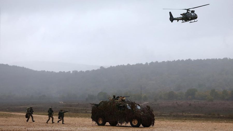 Sebuah howitzer gerak sendiri Caesar ditembakkan selama demonstrasi sebagai bagian dari Sebuah howitzer gerak sendiri Caesar ditembakkan selama demonstrasi sebagai bagian dari
