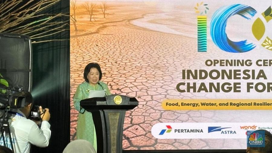 Utusan Khusus Presiden Bidang Perdagangan Internasional dan Kerjasama Multilateral Mari Elka Pangestu dalam acara Indonesia Climate Change Forum (ICCF) 2025 di Gedung DPR-MPR RI, Jakarta, Selasa (21/10/2025). (CNBC Indonesia/Firda Dwi Muliawati)