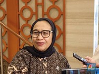 Wakil Kepala Badan Gizi Nasional (BGN) Nanik S. Deyang saat ditemui di kantor Kemenko Pangan, Jakarta, Selasa (21/10/2025). (CNBC Indonesia/Martyasari RIzky)