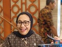 Wakil Kepala Badan Gizi Nasional (BGN) Nanik S. Deyang saat ditemui di kantor Kemenko Pangan, Jakarta, Selasa (21/10/2025). (CNBC Indonesia/Martyasari RIzky)