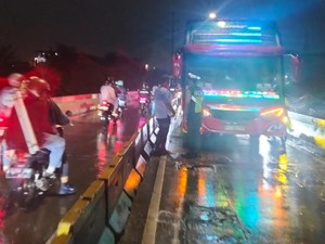 Bus Gangguan di Flyover Pesing Jakbar Malam Ini, Lalin Macet