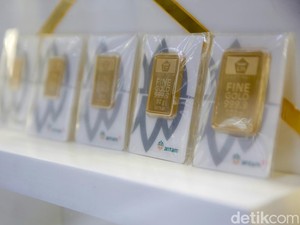 Belum Memantul Juga, Harga Emas Antam Turun Lagi!