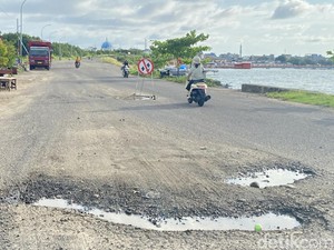 Warga Keluhkan Jalan Petta Unga Parepare Berlubang Picu Kecelakaan