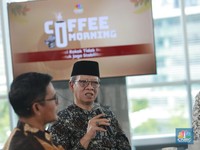 Ketua Umum Pusat RTMM, Sudarto menyampaikan pemaparan dalam acara Coffe Morning di Jakarta, Rabu (22/10/2025). (CNBC Indonesia/Muhammad Sabki)