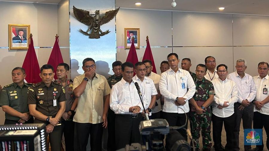 Menteri Pertanian Andi Amran Sulaiman dalam rangka 1 Tahun Kinerja Pembangunan Pertanian pada Pemerintahan Presiden Prabowo Subianto, Kamis (22/10/2025) di gedung Kementan, Jakarta. (CNBC Indonesia/Martyasari Rizky)