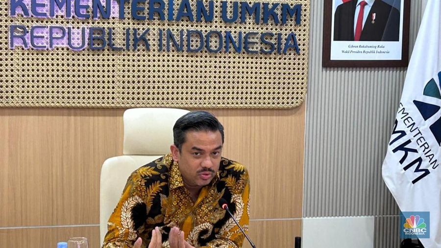 Menteri Usaha Kecil, Mikro dan Menengah (UMKM) Maman Abdurrahman dalam diskusi bersama wartawan di kantornya, Jakarta, Rabu (22/10/2025). (CNBC Indonesia/Martyasari Rizky)