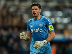 Assist Lemparan Jarak Jauh Nick Pope di Laga Newcastle Vs Benfica