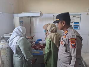 Warga Temukan Bayi dalam Tas Dekat Kuburan di Semarang