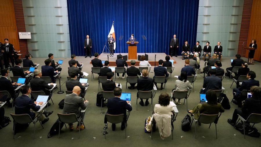 Perdana Menteri baru Jepang, Sanae Takaichi saat konferensi pers di kantor perdana menteri, Tokyo, Jepang, Selasa (21/10/2025). (Kiyoshi Ota/Pool via REUTERS)