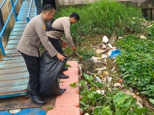 Jelajah Sungai Terdalam di Indonesia, Cara Polisi Bersihkan Sampah di Pekanbaru