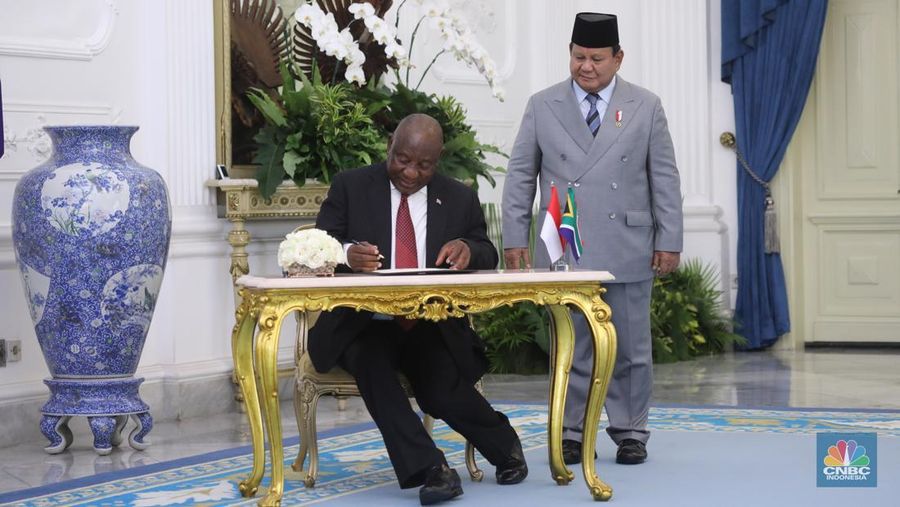 Presiden Prabowo Subianto menerima kunjungan kenegaraan Presiden Afrika Selatan (Afsel) Matamela Cyril Ramaphosa di Istana Merdeka, Jakarta, Rabu (22/10/2025). (CNBC Indonesia/Tri Susilo)