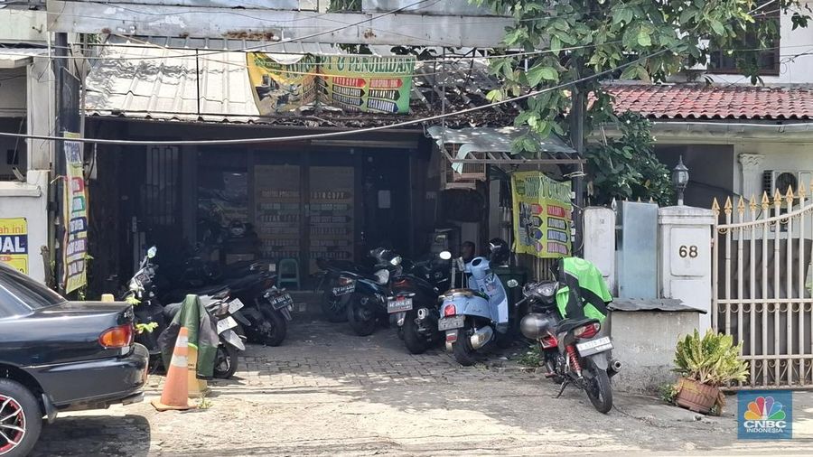 Suasana kawasan Jalan Percetakan Negara di Salemba, Jakarta Pusat terkenal dengan banyaknya toko percetakan dan fotocopy. Namun itu dulu dan kini hanya tinggal beberapa saja. (CNBC Indonesia/Chandra Dwi)