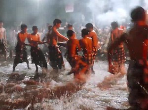 Mebayang-Bayang, Tradisi di Klungkung yang Digelar Malam Sebelum Nyepi