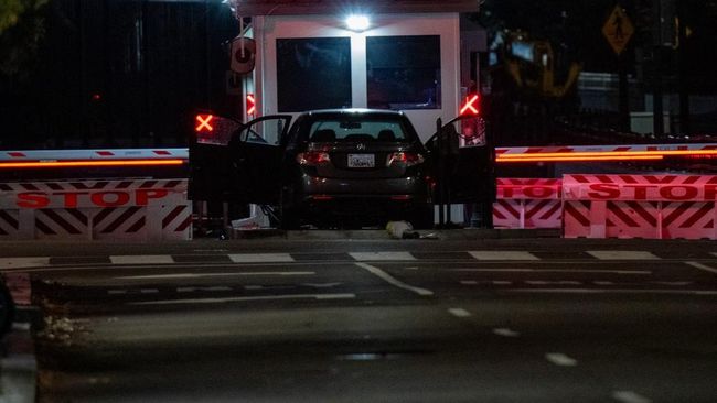 Mobil Tabrak Gerbang Gedung Putih AS, Begini Nasib Pelaku