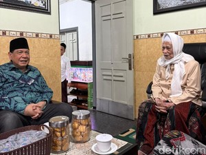 CT Sowan ke KH Anwar Manshur Lirboyo Janjikan Program Seputar Pesantren