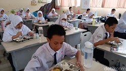 Mendikdasmen Koreksi Istilah Kurikulum MBG, Siapkan Modul Hidup Sehat via MBG