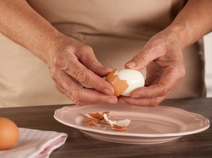 Kenapa Telur Rebus Susah Dikupas? Ini Kata Penjual Telur