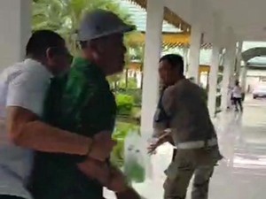 Viral Pria Siram Kantor Bupati Langkat dengan BBM, Diduga karena Stres