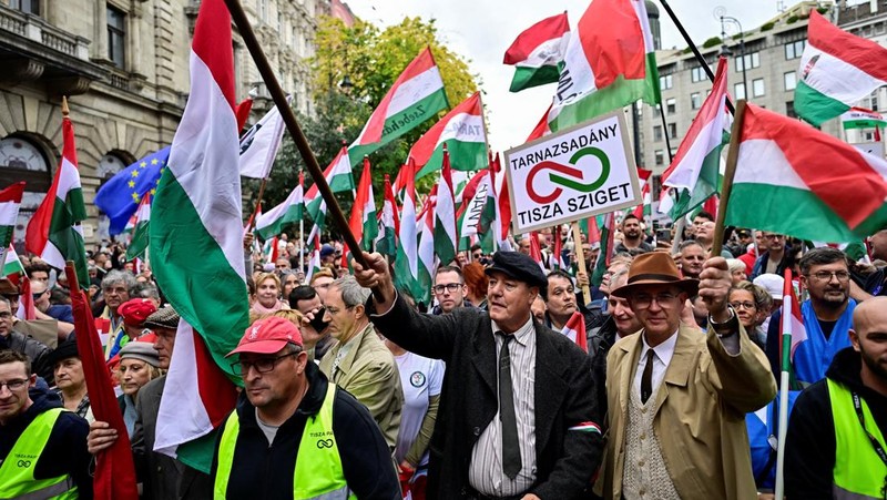 Peringatan 69 tahun Pemberontakan Hongaria 1956 di Budapest, Hungaria, Kamis (23/10/2025). (REUTERS/Marton Monus)