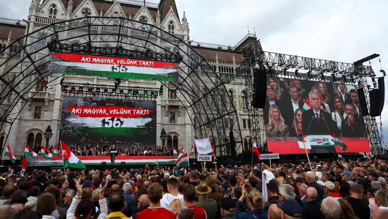 Peringatan 69 tahun Pemberontakan Hongaria 1956 di Budapest, Hungaria, Kamis (23/10/2025). (REUTERS/Marton Monus)